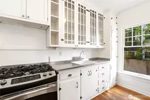 214 13th Ave E, Seattle, WA 98102 - Photo 13