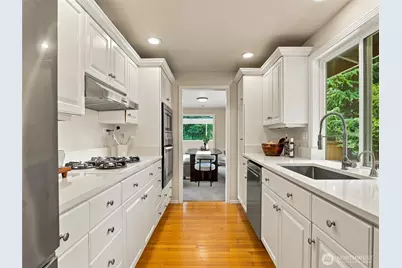 10404 NE 198th Street, Bothell, WA 98011 - Photo 13