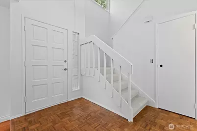 9121 NE 143rd Place, Kirkland, WA 98034 - Photo 17
