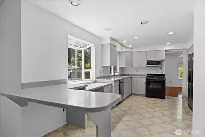 9121 NE 143rd Place, Kirkland, WA 98034 - Photo 15