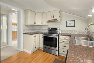 2818 Boyer Ave E, Seattle, WA 98102 - Photo 9