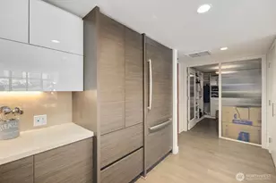 588 Bell St, Seattle, WA 98121 - Photo 5