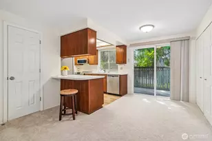 10403 NE 135th Pl, Kirkland, WA 98034 - Photo 7
