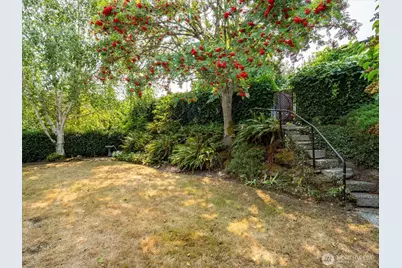 8327 24th Avenue NW, Seattle, WA 98117 - Photo 31