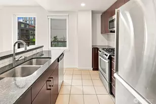 81 Clay St, Seattle, WA 98121 - Photo 9