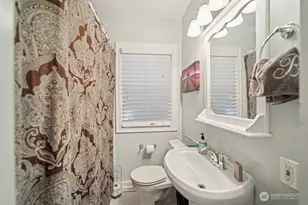 2620 Queen Anne Ave N, Seattle, WA 98109 - Photo 11