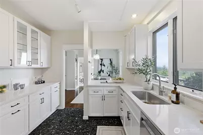 2406 E Helen St, Seattle, WA 98112 - Photo 7