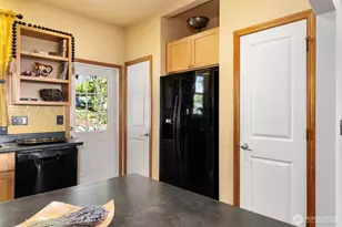 20276 Hillsong Pl NE, Poulsbo, WA 98370 - Photo 15