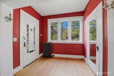 1532 5th Avenue W, Seattle, WA 98119 - Photo 3