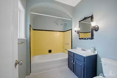 1532 5th Avenue W, Seattle, WA 98119 - Photo 13