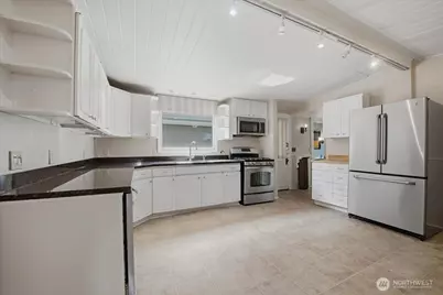 1532 5th Avenue W, Seattle, WA 98119 - Photo 9
