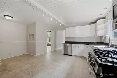 1532 5th Avenue W, Seattle, WA 98119 - Photo 11