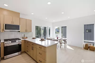 5718 NE 65th Street, Seattle, WA 98115 - Photo 3