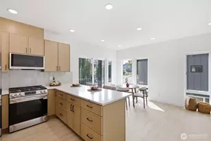 5718 NE 65th St, Seattle, WA 98115 - Photo 3