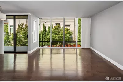 4561 Lake Washington Boulevard NE #201, Kirkland, WA 98033 - Photo 3