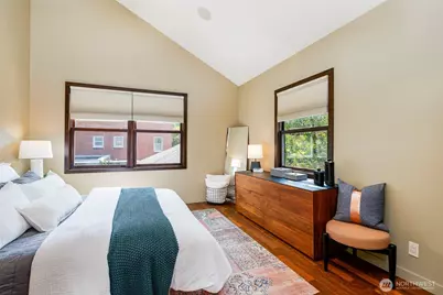 734 10th Avenue E, Seattle, WA 98102 - Photo 25
