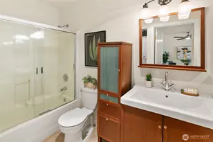 9750 Greenwood Ave N, Seattle, WA 98103 - Photo 15