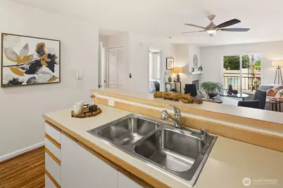 9750 Greenwood Avenue N #203, Seattle, WA 98103 - Photo 11
