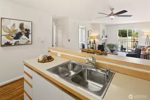 9750 Greenwood Ave N, Seattle, WA 98103 - Photo 11