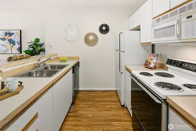 9750 Greenwood Avenue N #203, Seattle, WA 98103 - Photo 9