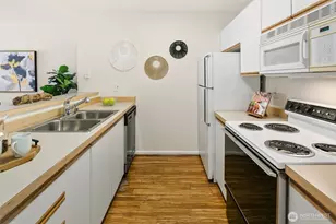 9750 Greenwood Ave N, Seattle, WA 98103 - Photo 9