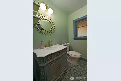9556 Phinney Avenue N, Seattle, WA 98103 - Photo 13
