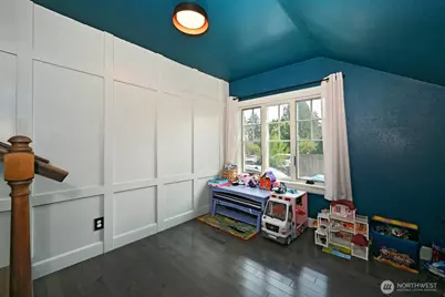 9556 Phinney Avenue N, Seattle, WA 98103 - Photo 15