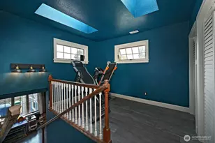 9556 Phinney Ave N, Seattle, WA 98103 - Photo 17
