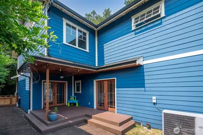 9556 Phinney Avenue N, Seattle, WA 98103 - Photo 31
