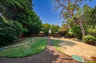 9556 Phinney Ave N, Seattle, WA 98103 - Photo 3