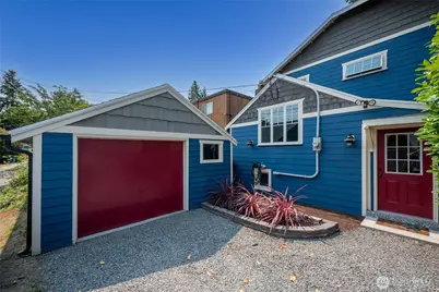 9556 Phinney Avenue N, Seattle, WA 98103 - Photo 33