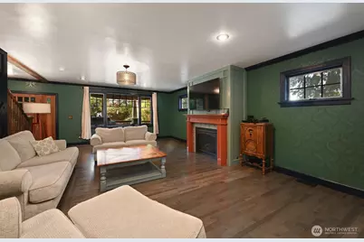 9556 Phinney Avenue N, Seattle, WA 98103 - Photo 7