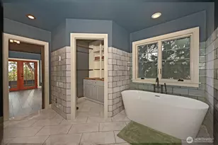 9556 Phinney Ave N, Seattle, WA 98103 - Photo 21