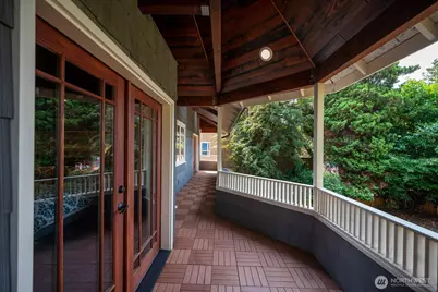 9556 Phinney Avenue N, Seattle, WA 98103 - Photo 23