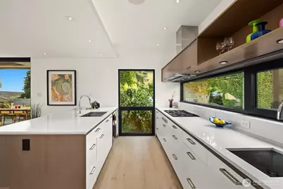 1575 Magnolia Boulevard W, Seattle, WA 98199 - Photo 21