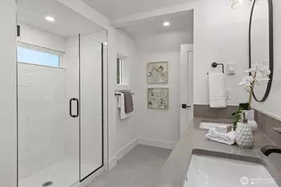 10322 Ashworth Avenue N, Seattle, WA 98133 - Photo 17