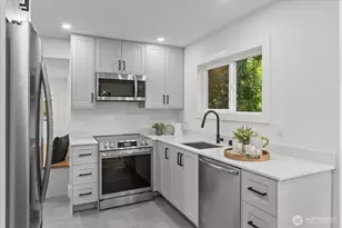 10322 Ashworth Ave N, Seattle, WA 98133 - Photo 11