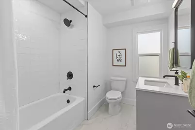 10322 Ashworth Avenue N, Seattle, WA 98133 - Photo 7