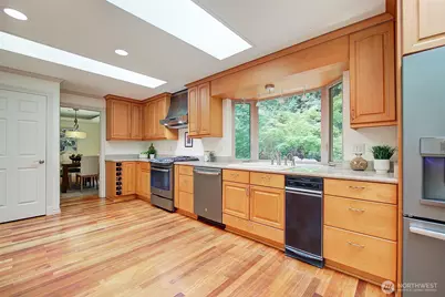 12909 NE 28th Street, Bellevue, WA 98005 - Photo 9