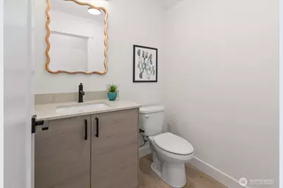 10326 B Ashworth Avenue N, Seattle, WA 98133 - Photo 9