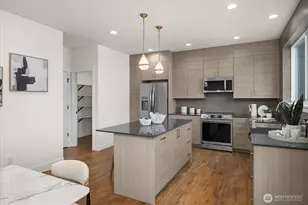 10326 Ashworth Ave N, Seattle, WA 98133 - Photo 9