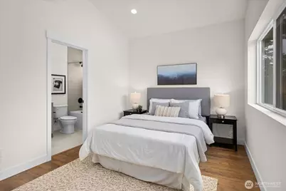 10326 Ashworth Avenue N, Seattle, WA 98133 - Photo 21