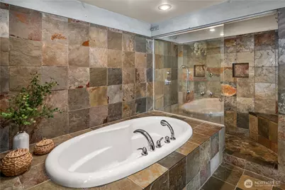 2240 W Lake Sammamish Pkwy NE, Redmond, WA 98052 - Photo 17