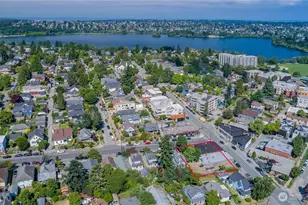 305 NE 65th St, Seattle, WA 98115 - Photo 9