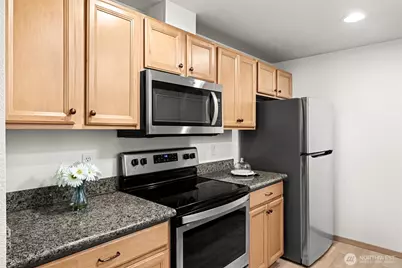 8218 126th Avenue NE #E22, Kirkland, WA 98033 - Photo 5