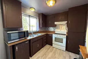 828 W 10th St, Port Angeles, WA 98363 - Photo 7