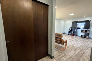 828 W 10th St, Port Angeles, WA 98363 - Photo 3