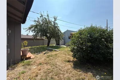 828 W 10th Street, Port Angeles, WA 98363 - Photo 15