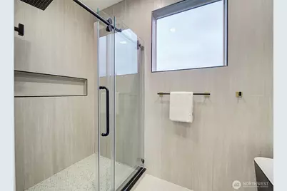 7008 Linden Avenue N, Seattle, WA 98103 - Photo 17