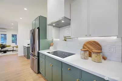 7008 Linden Avenue N, Seattle, WA 98103 - Photo 7